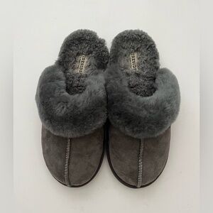 NWOT Grey Fireside by Dearfoams Genuine Shearling Slippers Women’s Size 7